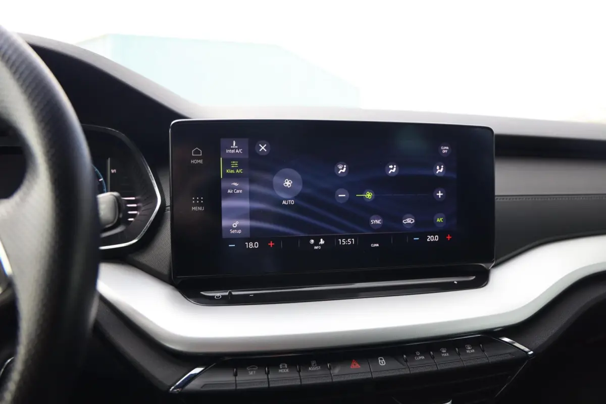 1.0 e-TSI Sport Business|Navi|Apple carplay/Android auto|Clima|LED|Sportstoelen|