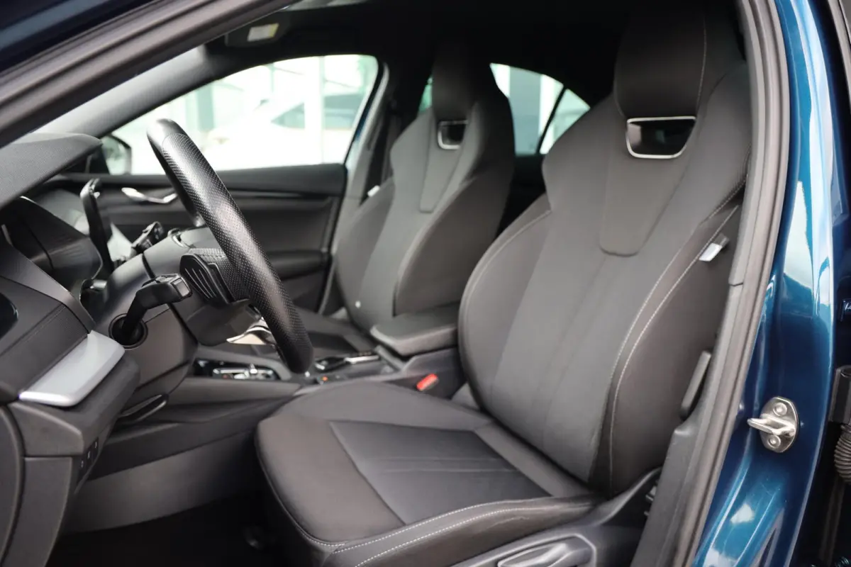 1.0 e-TSI Sport Business|Navi|Apple carplay/Android auto|Clima|LED|Sportstoelen|