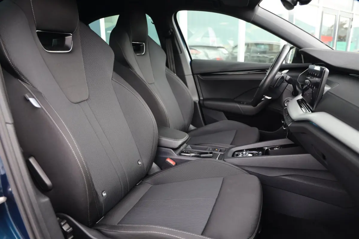 1.0 e-TSI Sport Business|Navi|Apple carplay/Android auto|Clima|LED|Sportstoelen|