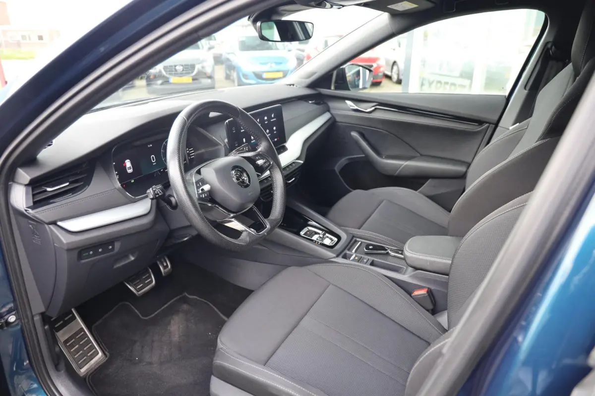 1.0 e-TSI Sport Business|Navi|Apple carplay/Android auto|Clima|LED|Sportstoelen|