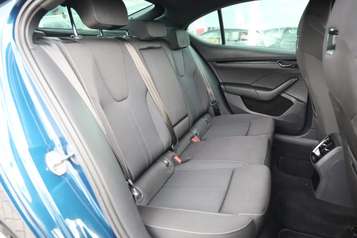 1.0 e-TSI Sport Business|Navi|Apple carplay/Android auto|Clima|LED|Sportstoelen|