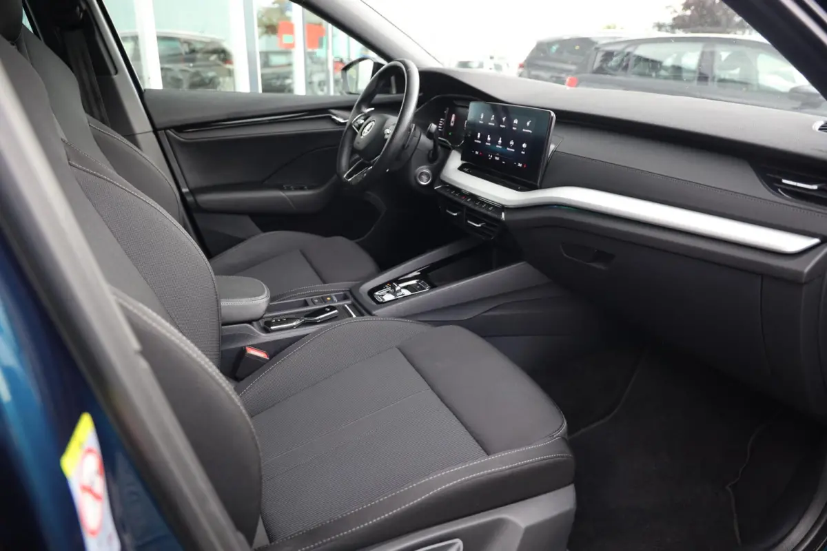 1.0 e-TSI Sport Business|Navi|Apple carplay/Android auto|Clima|LED|Sportstoelen|