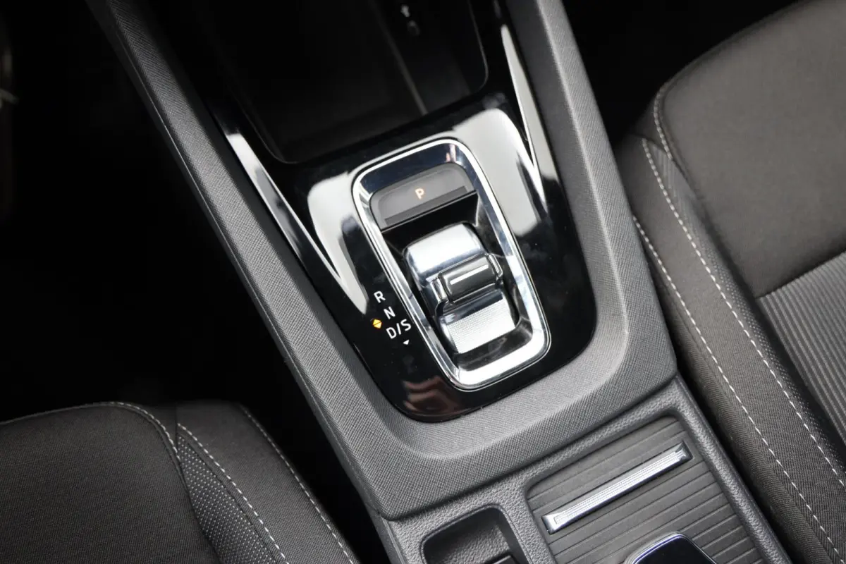 1.0 e-TSI Sport Business|Navi|Apple carplay/Android auto|Clima|LED|Sportstoelen|