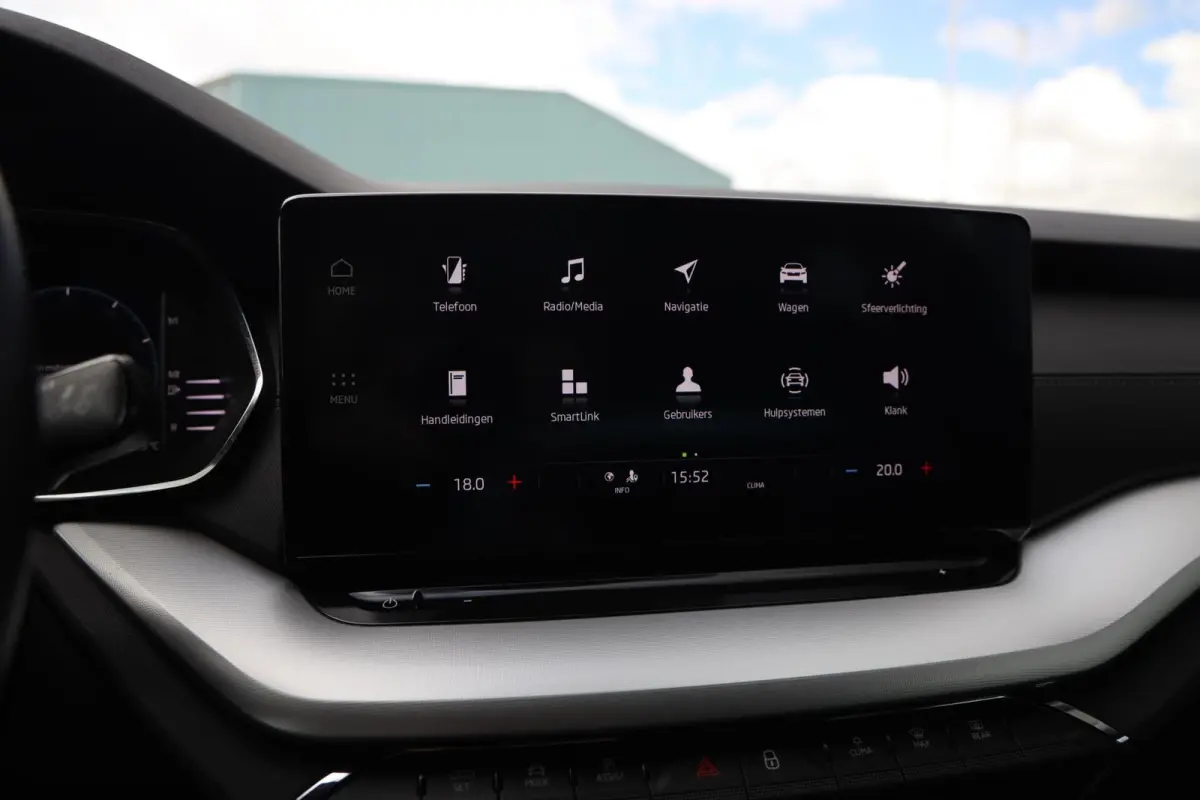 1.0 e-TSI Sport Business|Navi|Apple carplay/Android auto|Clima|LED|Sportstoelen|