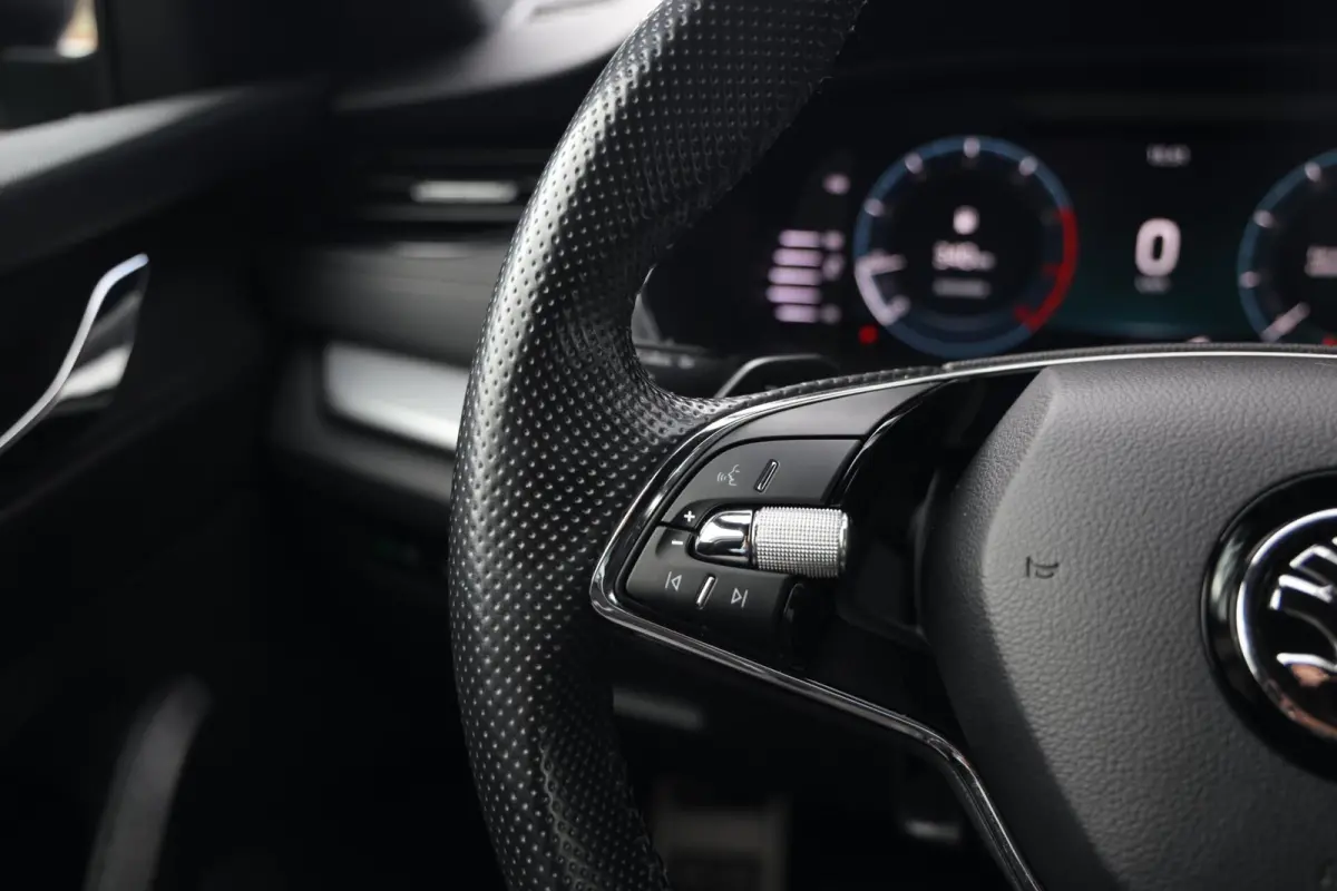 1.0 e-TSI Sport Business|Navi|Apple carplay/Android auto|Clima|LED|Sportstoelen|