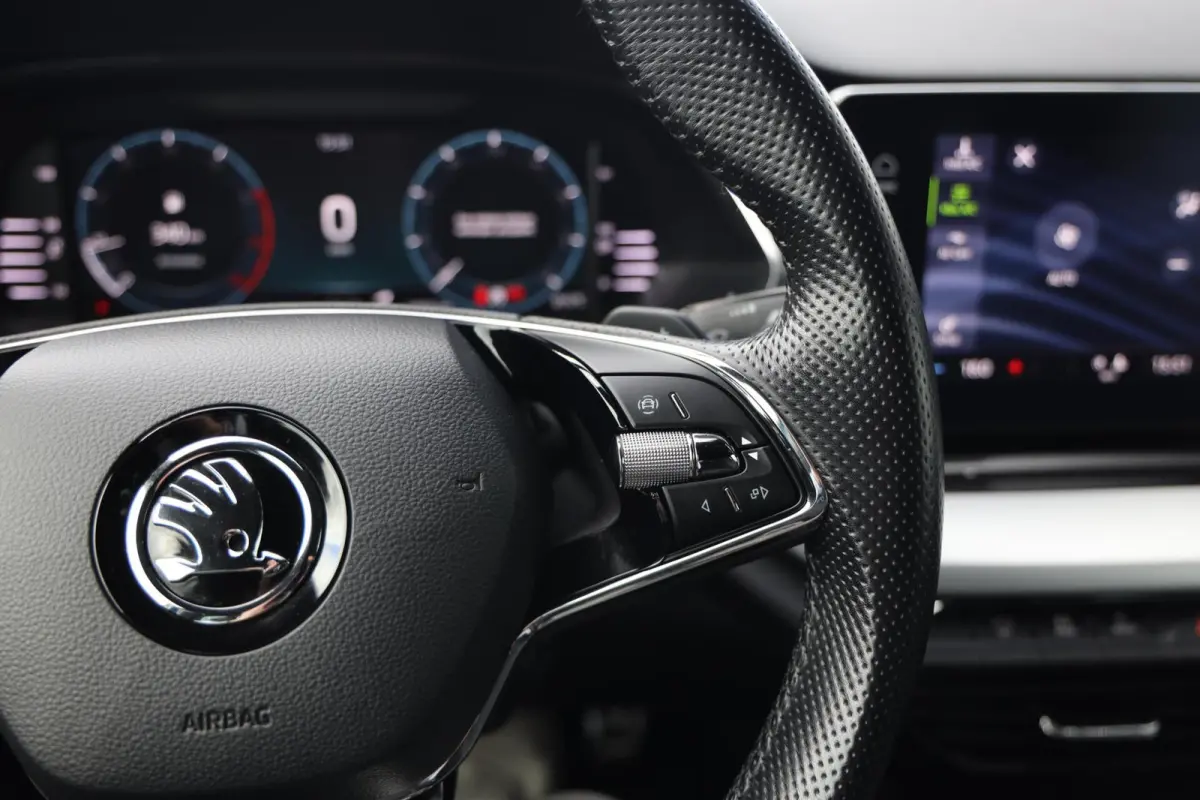 1.0 e-TSI Sport Business|Navi|Apple carplay/Android auto|Clima|LED|Sportstoelen|