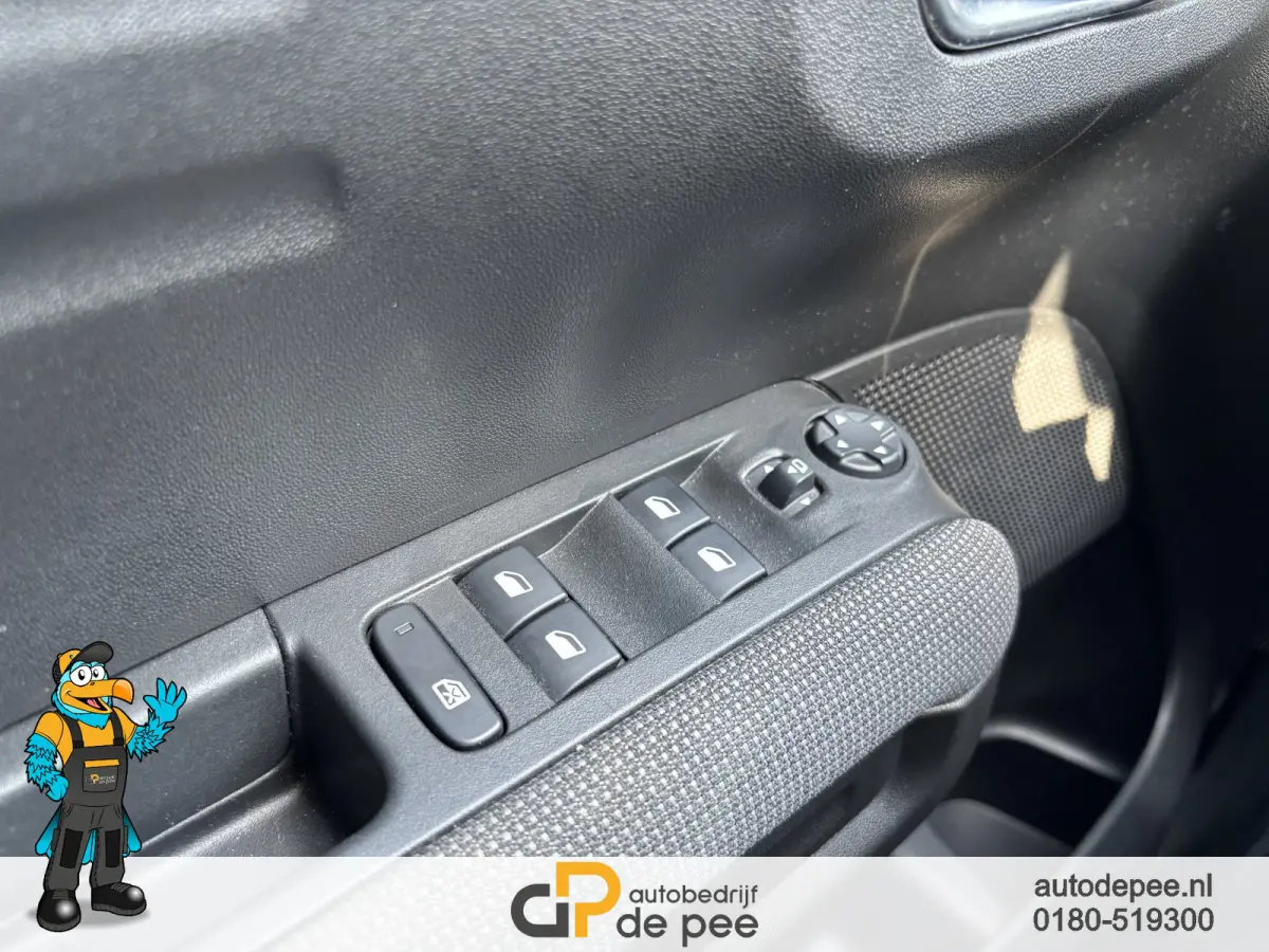 1.2 PureTech Feel GARANTIE/TREKHAAK/CRUISE/CLIMA/CARPLAY/PARKEERSENSOREN rijklaarprijs!