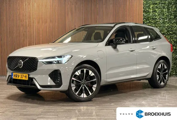 T6 AWD Recharge Ultra Dark | Facelift | Trekhaak | 360° Camera | Head-Up Display | All Season banden | Harman Kardon | Adaptieve Cruise Control | Stoelverwarming voor+achter | Stuurwielverw
