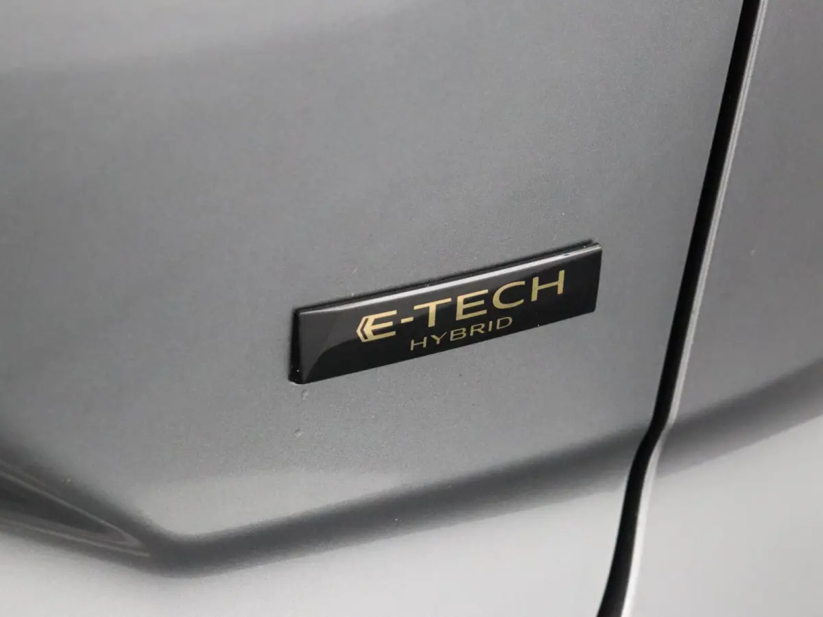 E-Tech full hybrid 200pk techno | Vijf jaar garantie | All season banden | 20" lichtmetalen velgen | Achteruitrijcamera |