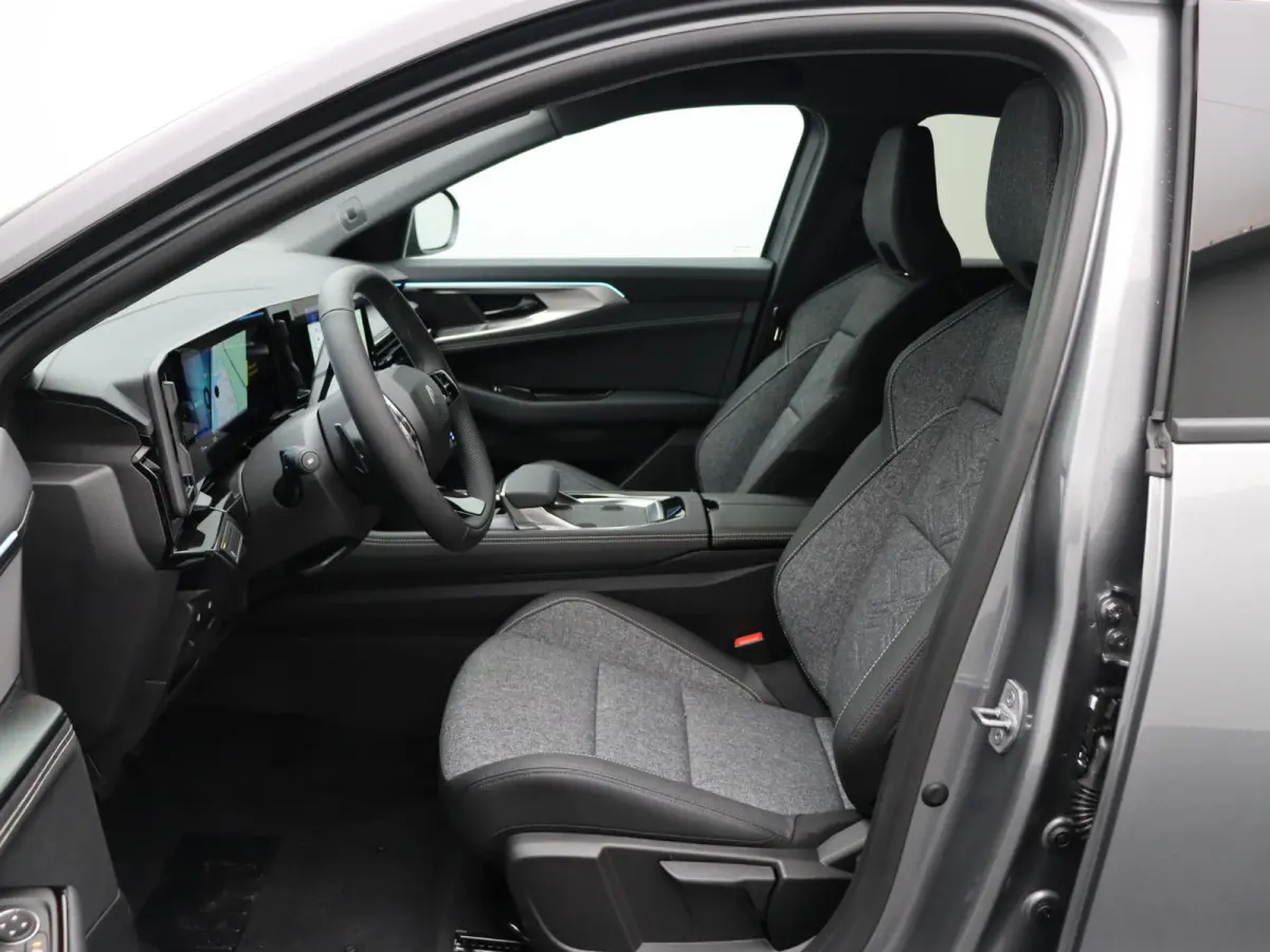 E-Tech full hybrid 200pk techno | Vijf jaar garantie | All season banden | 20" lichtmetalen velgen | Achteruitrijcamera |