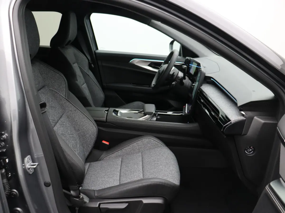 E-Tech full hybrid 200pk techno | Vijf jaar garantie | All season banden | 20" lichtmetalen velgen | Achteruitrijcamera |