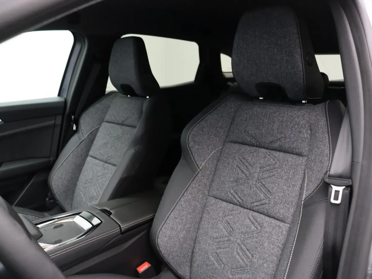 E-Tech full hybrid 200pk techno | Vijf jaar garantie | All season banden | 20" lichtmetalen velgen | Achteruitrijcamera |