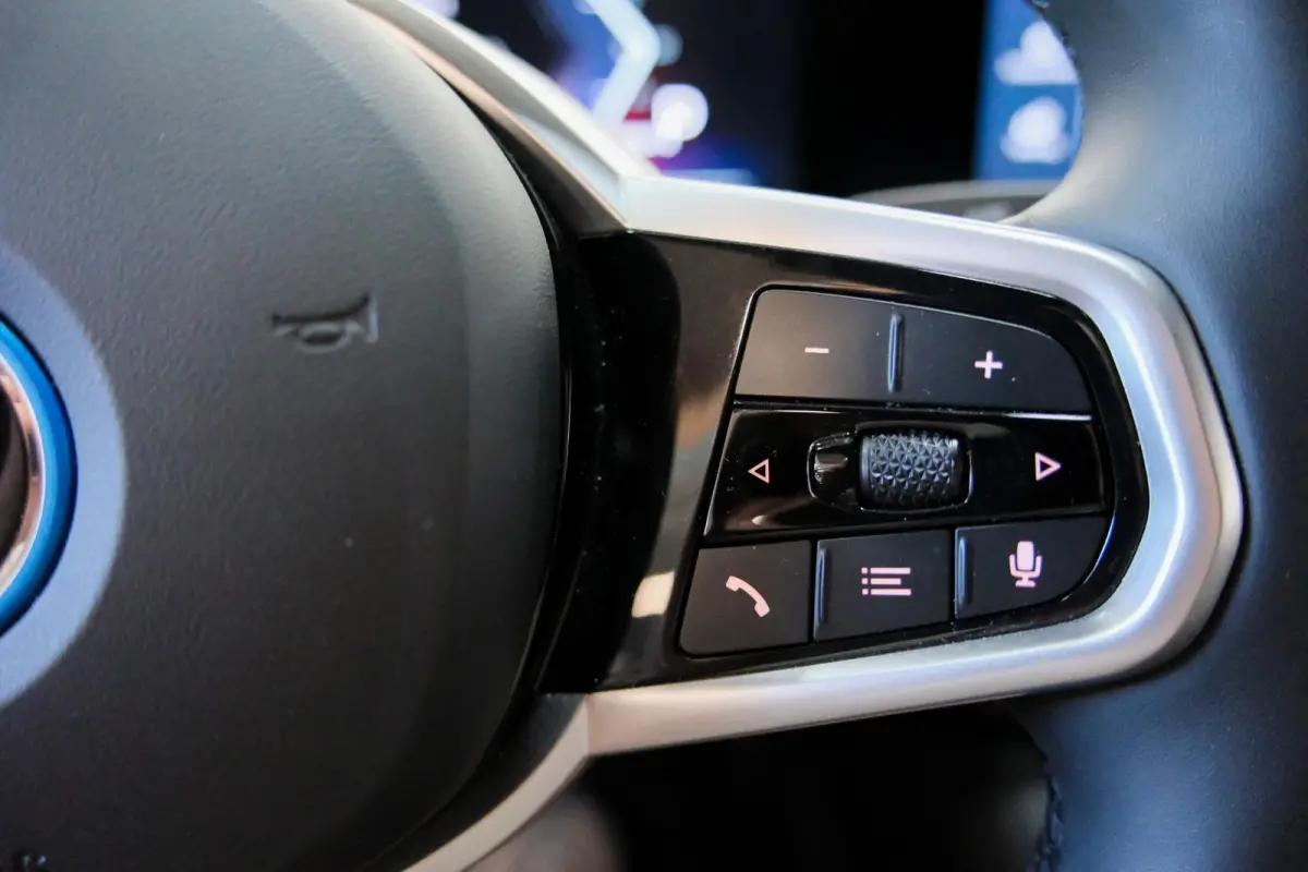 eDrive40 84 kWh M-Sport | Harman Kardon