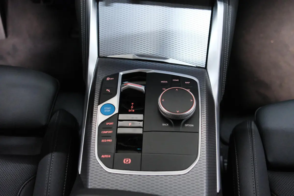 eDrive40 84 kWh M-Sport | Harman Kardon
