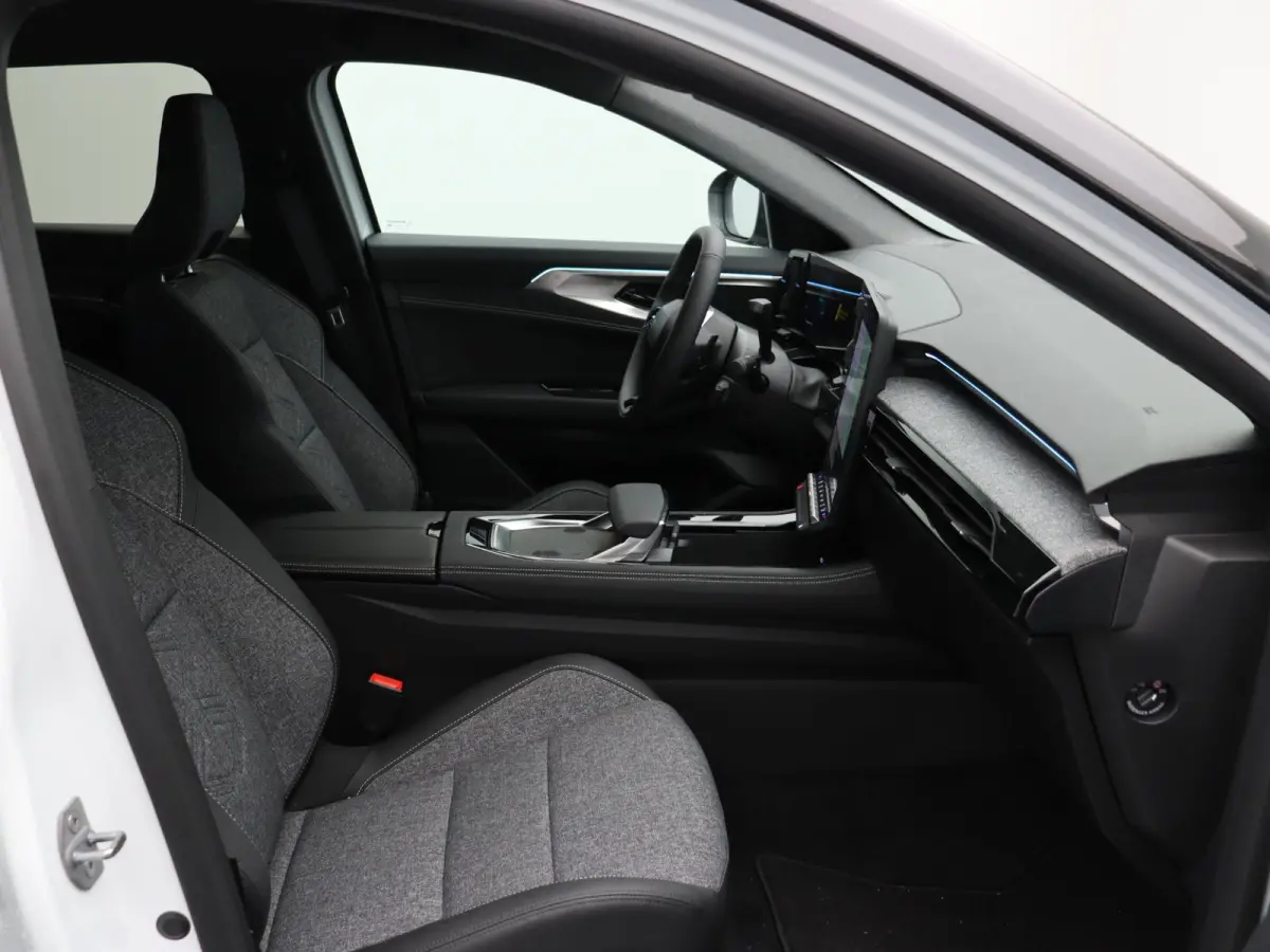 E-Tech full hybrid 200pk techno | Vijf jaar garantie | All season banden | 20" lichtmetalen velgen | Achteruitrijcamera |