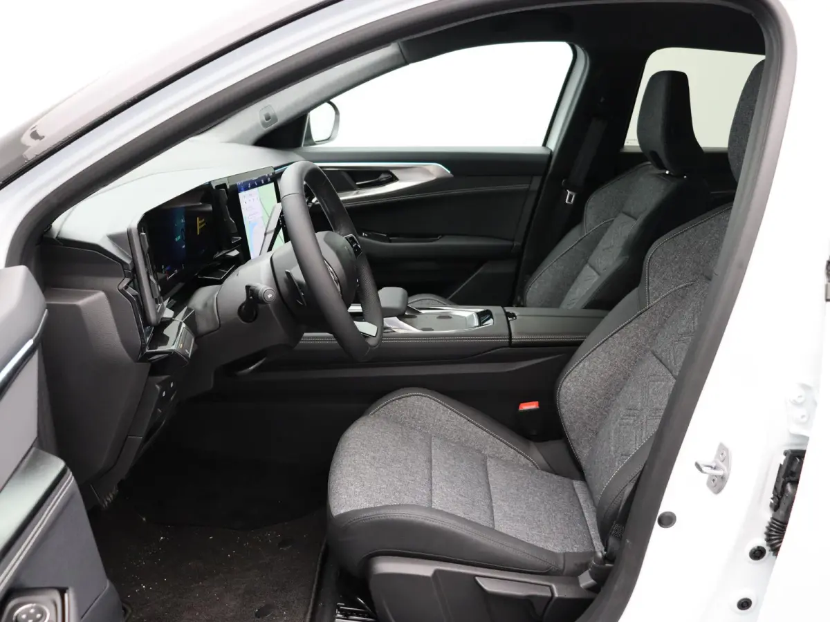E-Tech full hybrid 200pk techno | Vijf jaar garantie | All season banden | 20" lichtmetalen velgen | Achteruitrijcamera |