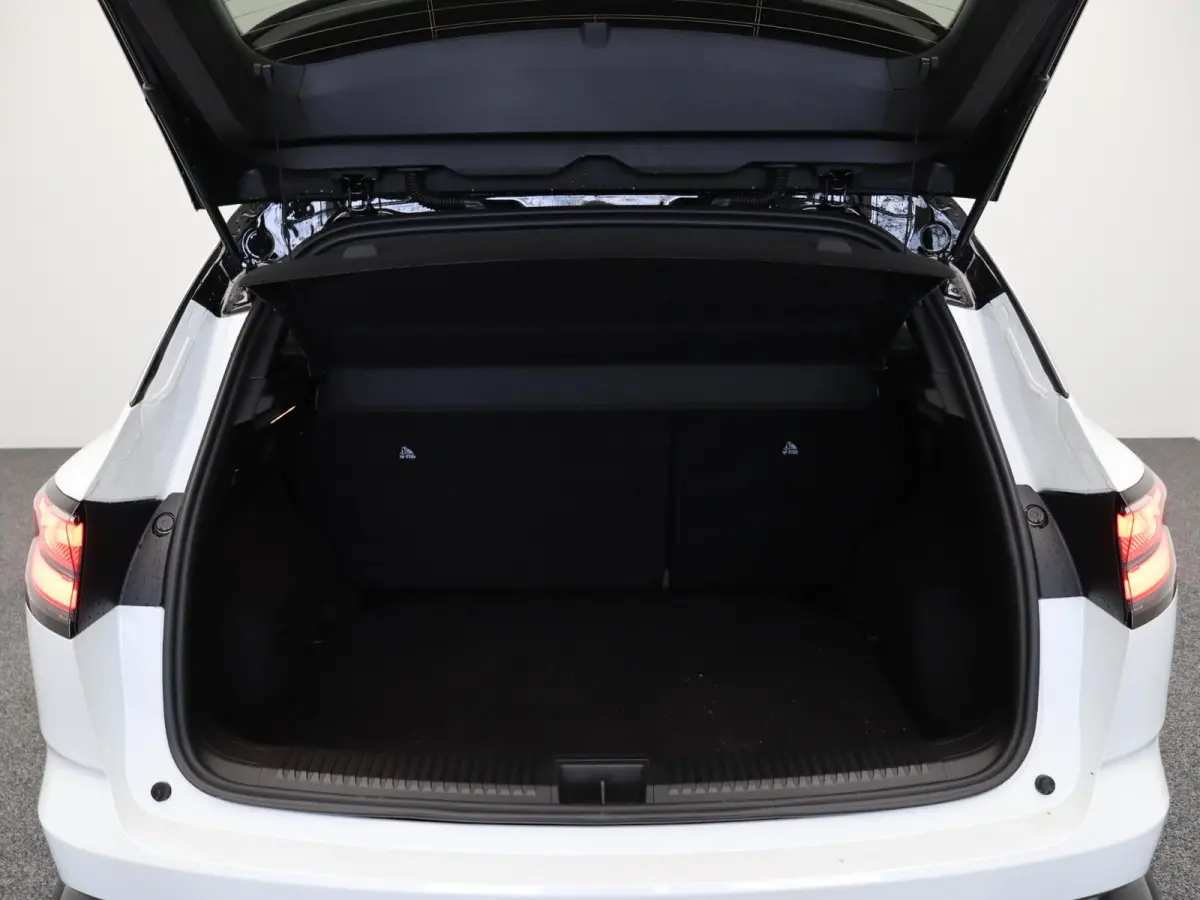 E-Tech full hybrid 200pk techno | Vijf jaar garantie | All season banden | 20" lichtmetalen velgen | Achteruitrijcamera |