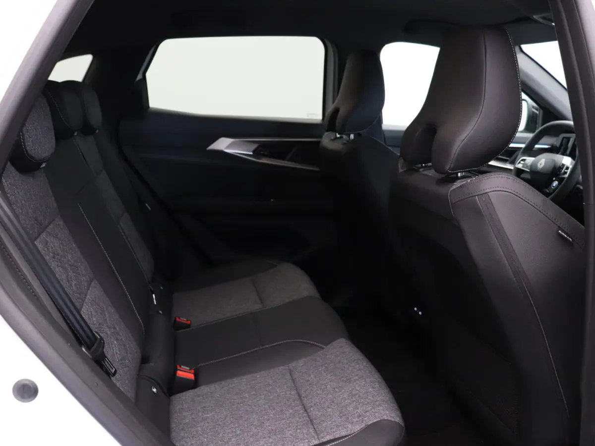 E-Tech full hybrid 200pk techno | Vijf jaar garantie | All season banden | 20" lichtmetalen velgen | Achteruitrijcamera |