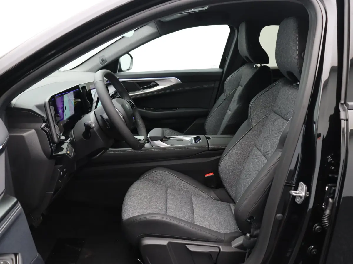 E-Tech full hybrid 200pk techno | Vijf jaar garantie | All season banden | 20" lichtmetalen velgen | Achteruitrijcamera |