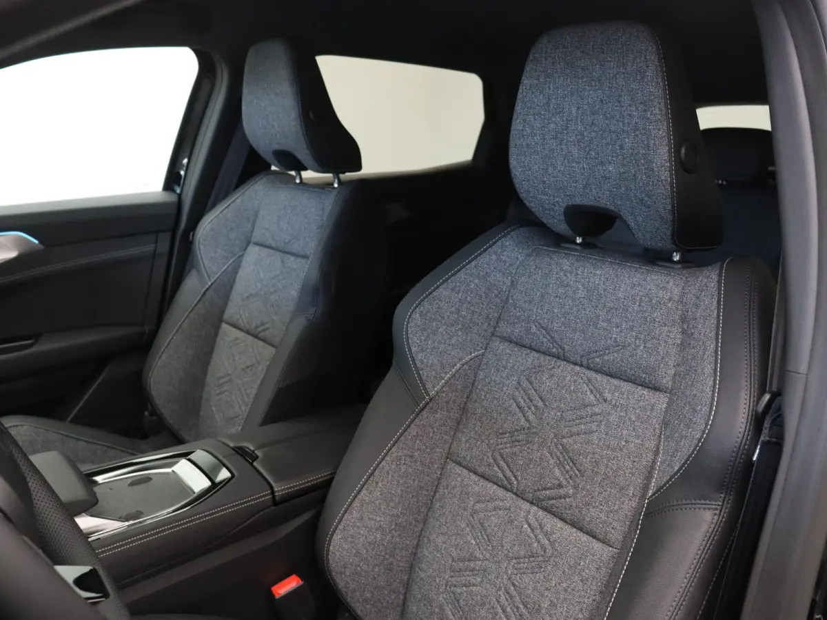 E-Tech full hybrid 200pk techno | Vijf jaar garantie | All season banden | 20" lichtmetalen velgen | Achteruitrijcamera |