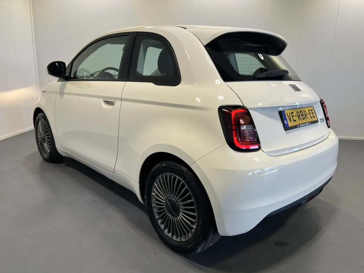 Icon 42 kWh | Navigatie/Android/Apple Carplay | LM Velgen 16" | Cruise Control | DAB | Cruise Control | Airco |