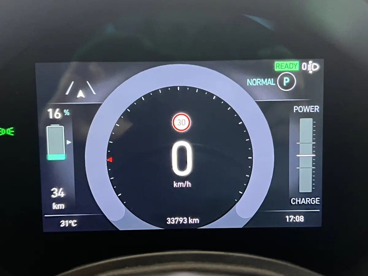 Icon 42 kWh | Navigatie/Android/Apple Carplay | LM Velgen 16" | Cruise Control | DAB | Cruise Control | Airco |