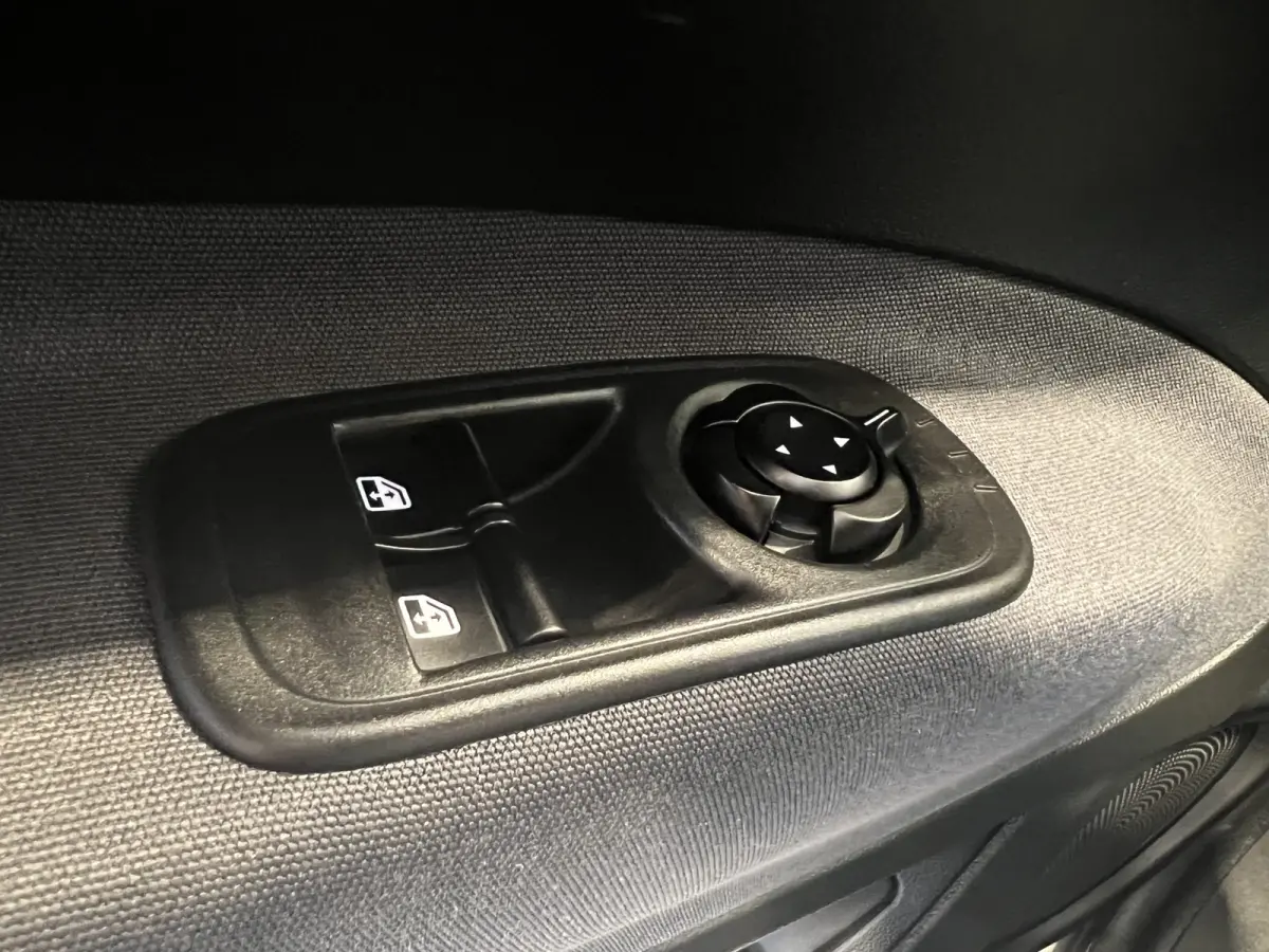 Icon 42 kWh | Navigatie/Android/Apple Carplay | LM Velgen 16" | Cruise Control | DAB | Cruise Control | Airco |