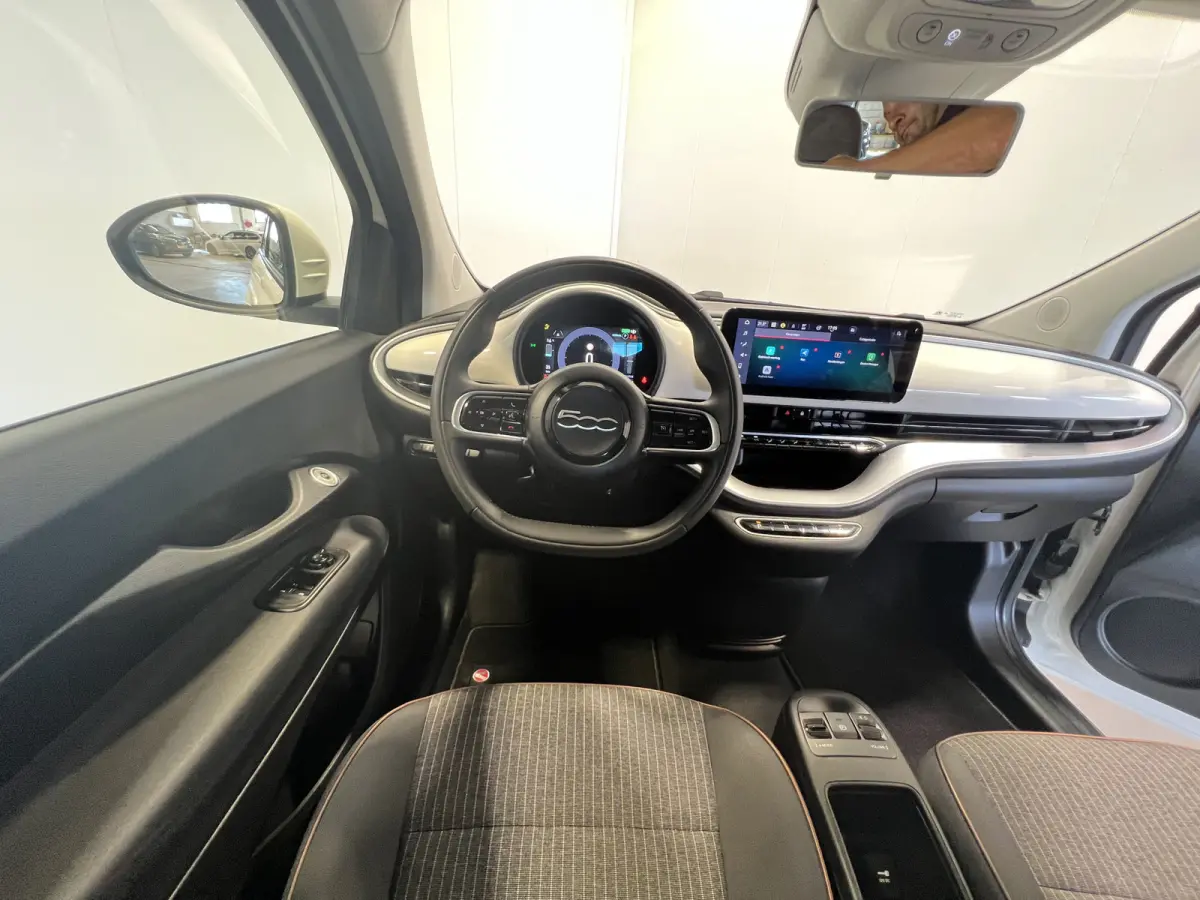 Icon 42 kWh | Navigatie/Android/Apple Carplay | LM Velgen 16" | Cruise Control | DAB | Cruise Control | Airco |