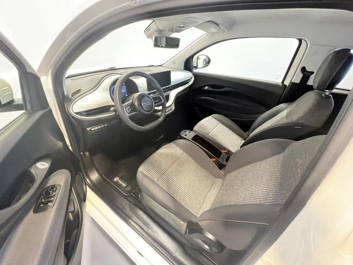 Icon 42 kWh | SoH 93.6% | Navigatie/Android/Apple Carplay | LM Velgen 16" | Cruise Control | DAB | Cruise Control | Airco |