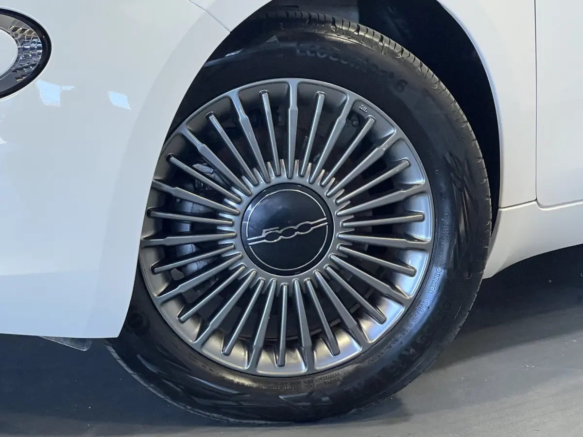 Icon 42 kWh | Navigatie/Android/Apple Carplay | LM Velgen 16" | Cruise Control | DAB | Cruise Control | Airco |