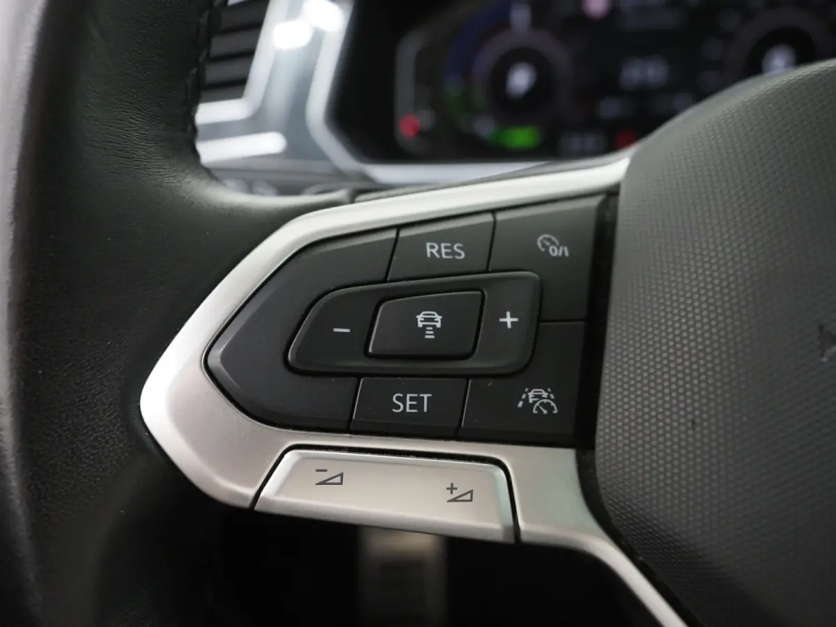 1.4 TSI eHybrid Elegance | Panoramadak | HUD | 360 | Sfeerlicht | Virtual | Adaptive Cruise | Dodehoek