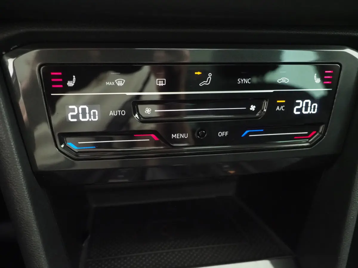 1.4 TSI eHybrid Elegance | Panoramadak | HUD | 360 | Sfeerlicht | Virtual | Adaptive Cruise | Dodehoek