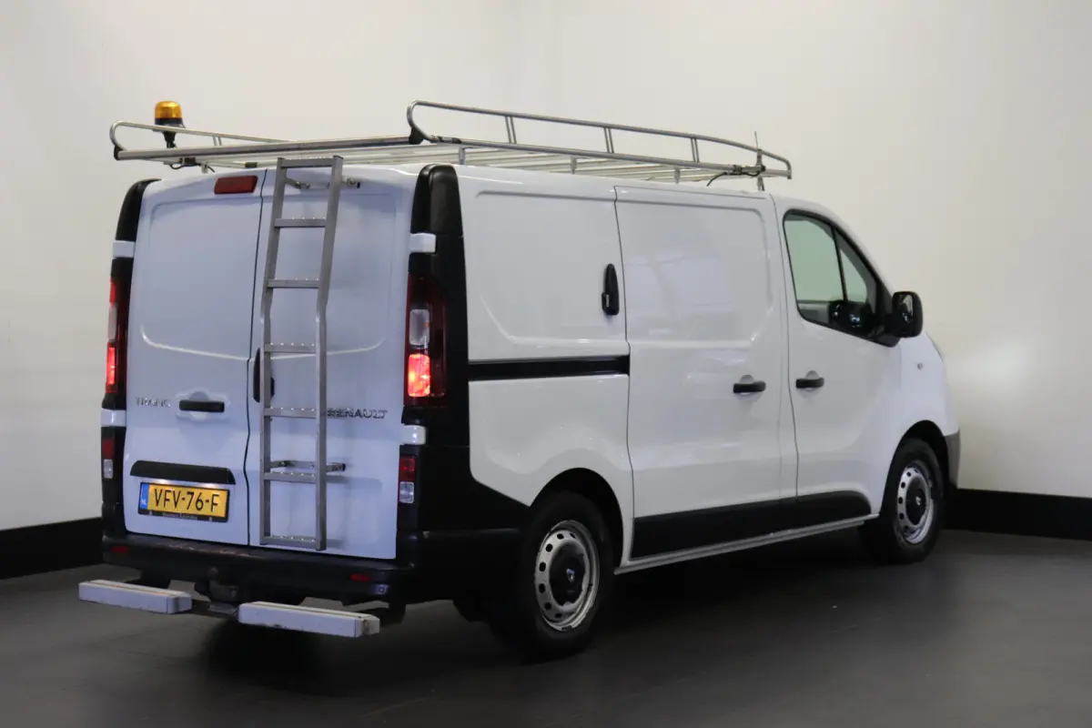 1.6 dCi EURO 6 - Airco - Cruise - PDC - Trekhaak - € 9.950,- Excl.