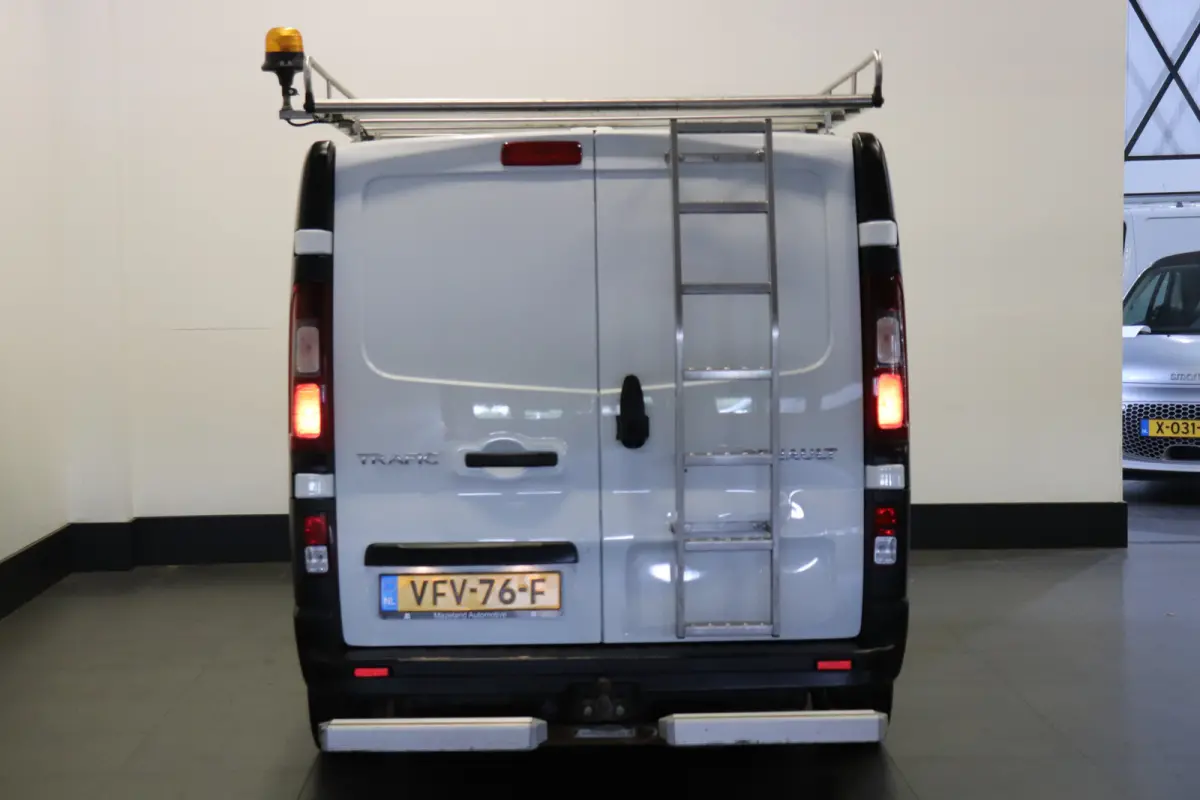 1.6 dCi EURO 6 - Airco - Cruise - PDC - Trekhaak - € 9.950,- Excl.