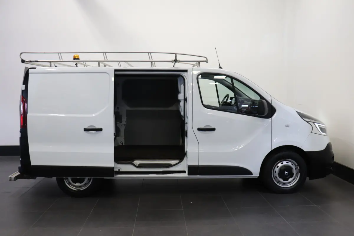 1.6 dCi EURO 6 - Airco - Cruise - PDC - Trekhaak - € 9.950,- Excl.