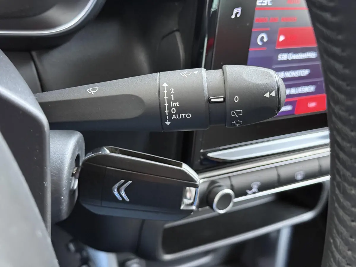 Feel 110pk | Navigatie via Apple Carplay en Android auto | Trekhaak | Airco | Lichtmetalen velgen | Cruise control