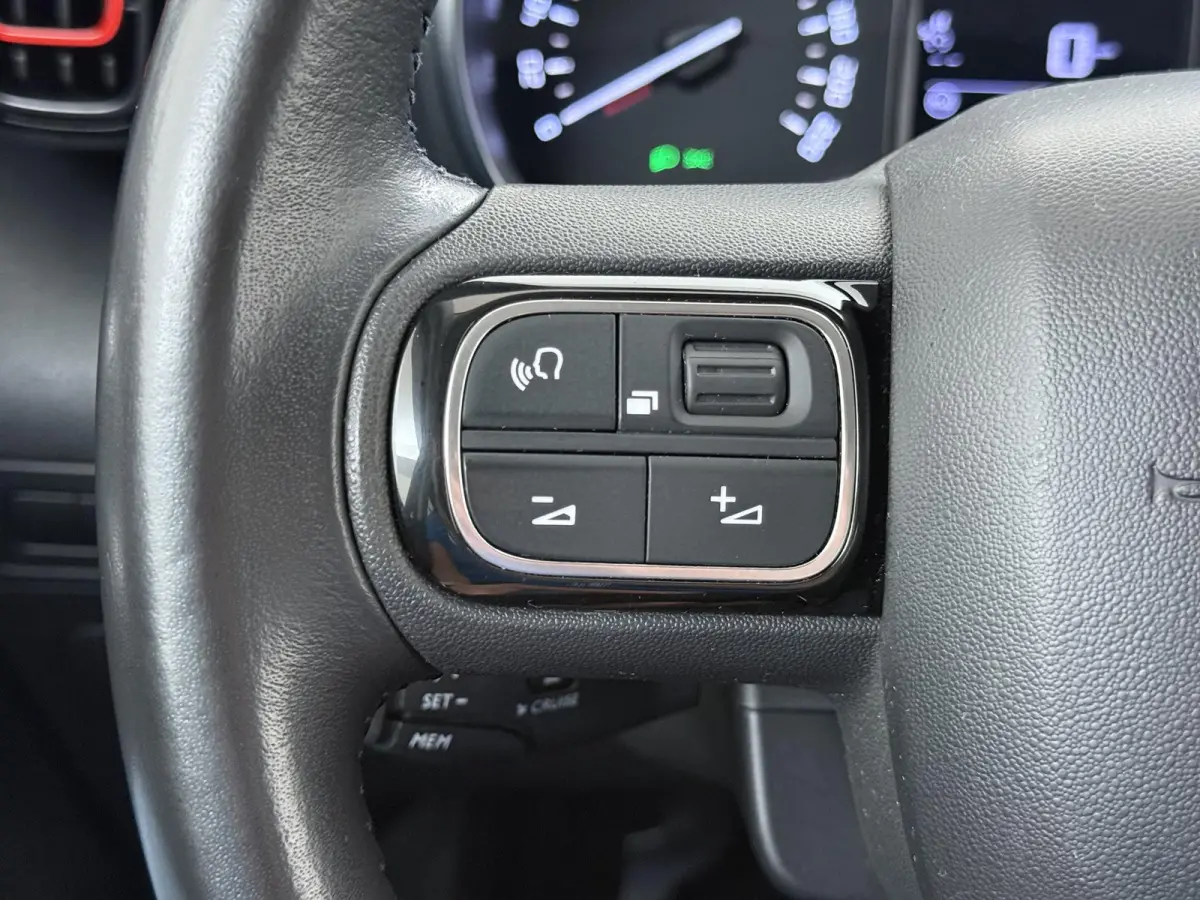 Feel 110pk | Navigatie via Apple Carplay en Android auto | Trekhaak | Airco | Lichtmetalen velgen | Cruise control