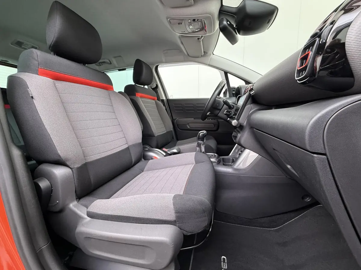 Feel 110pk | Navigatie via Apple Carplay en Android auto | Trekhaak | Airco | Lichtmetalen velgen | Cruise control