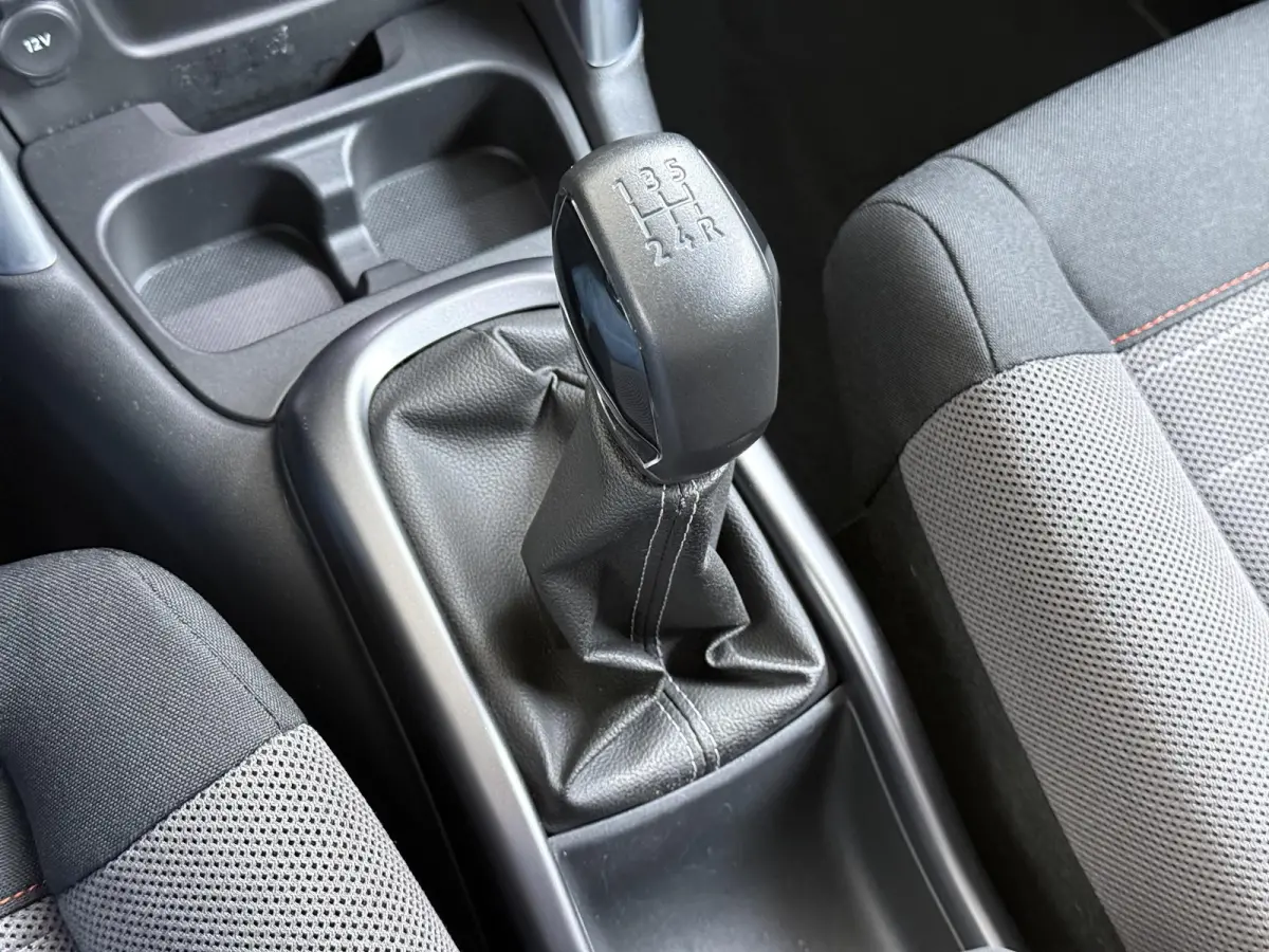 Feel 110pk | Navigatie via Apple Carplay en Android auto | Trekhaak | Airco | Lichtmetalen velgen | Cruise control