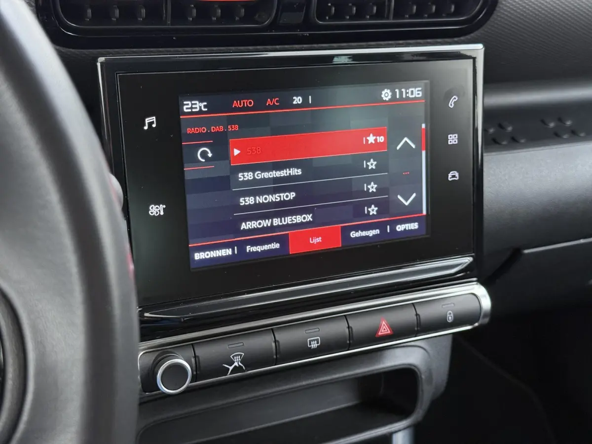 Feel 110pk | Navigatie via Apple Carplay en Android auto | Trekhaak | Airco | Lichtmetalen velgen | Cruise control