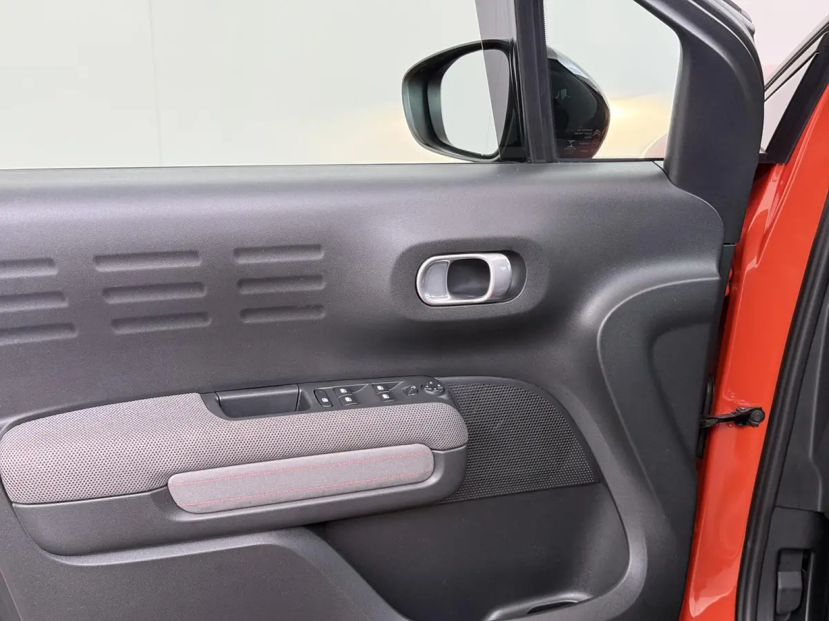 Feel 110pk | Navigatie via Apple Carplay en Android auto | Trekhaak | Airco | Lichtmetalen velgen | Cruise control