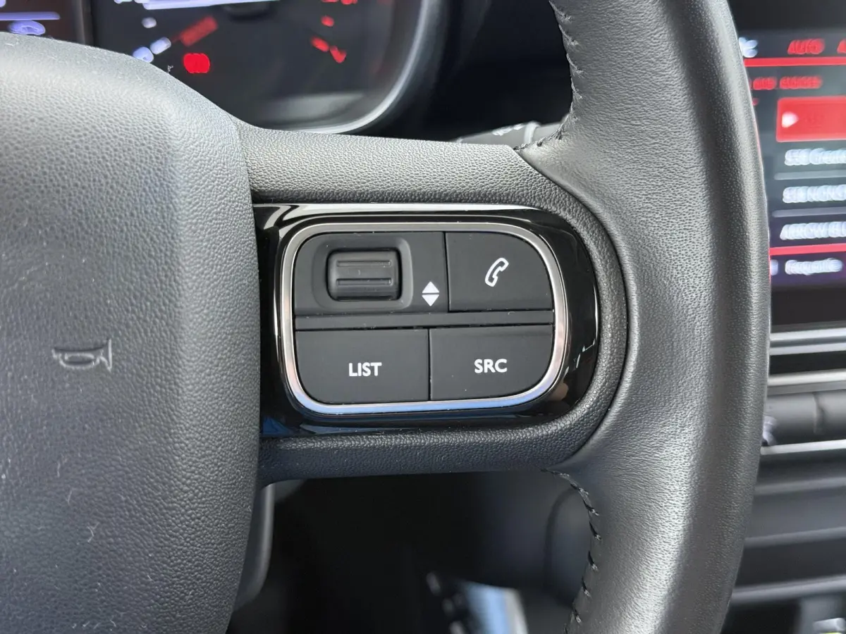 Feel 110pk | Navigatie via Apple Carplay en Android auto | Trekhaak | Airco | Lichtmetalen velgen | Cruise control