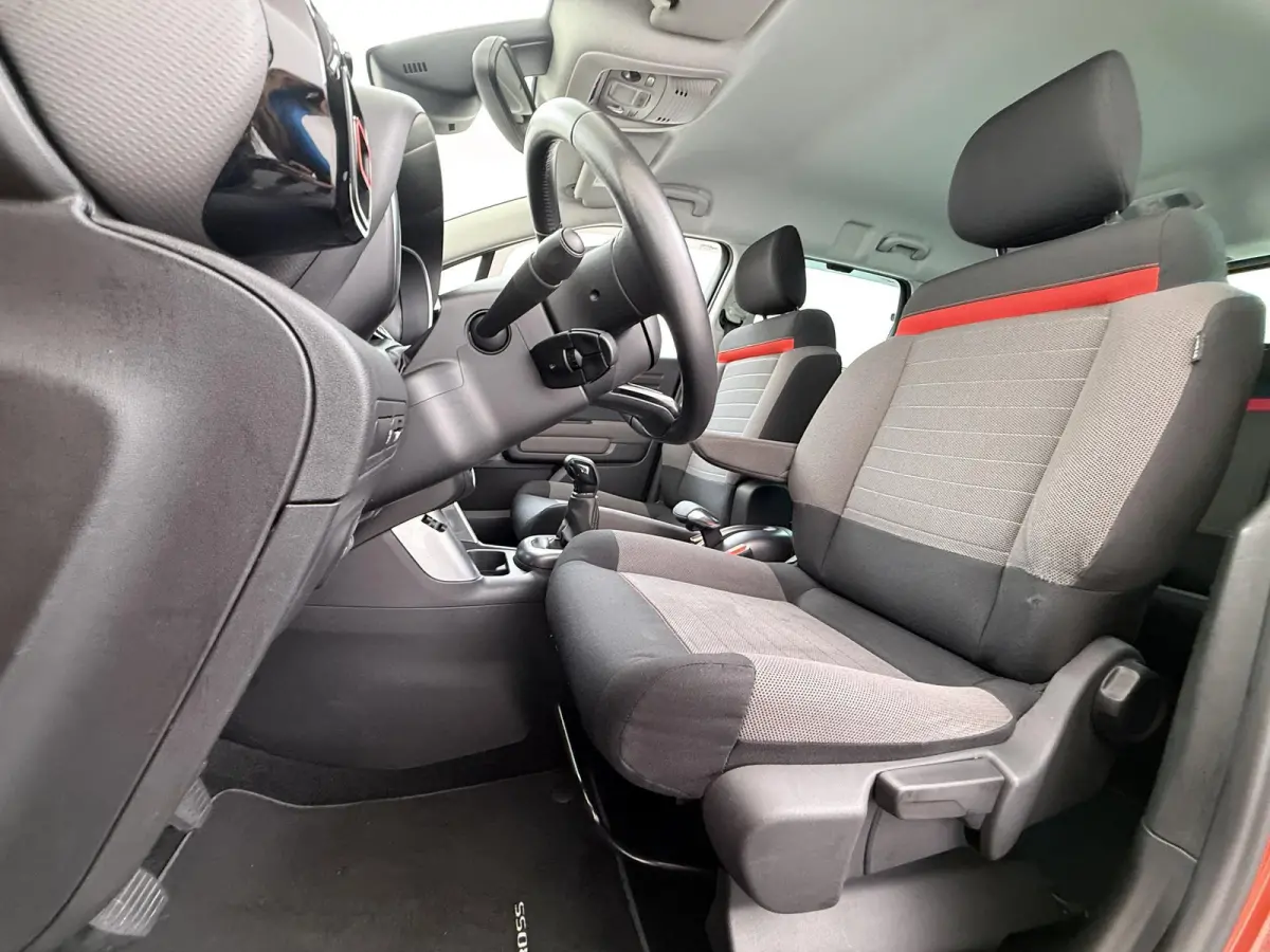 Feel 110pk | Navigatie via Apple Carplay en Android auto | Trekhaak | Airco | Lichtmetalen velgen | Cruise control