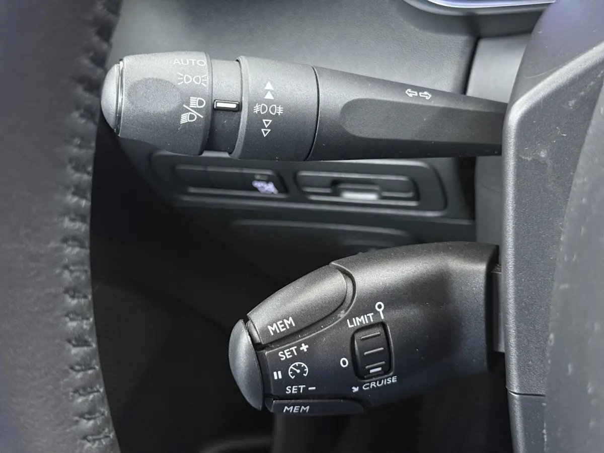 Feel 110pk | Navigatie via Apple Carplay en Android auto | Trekhaak | Airco | Lichtmetalen velgen | Cruise control