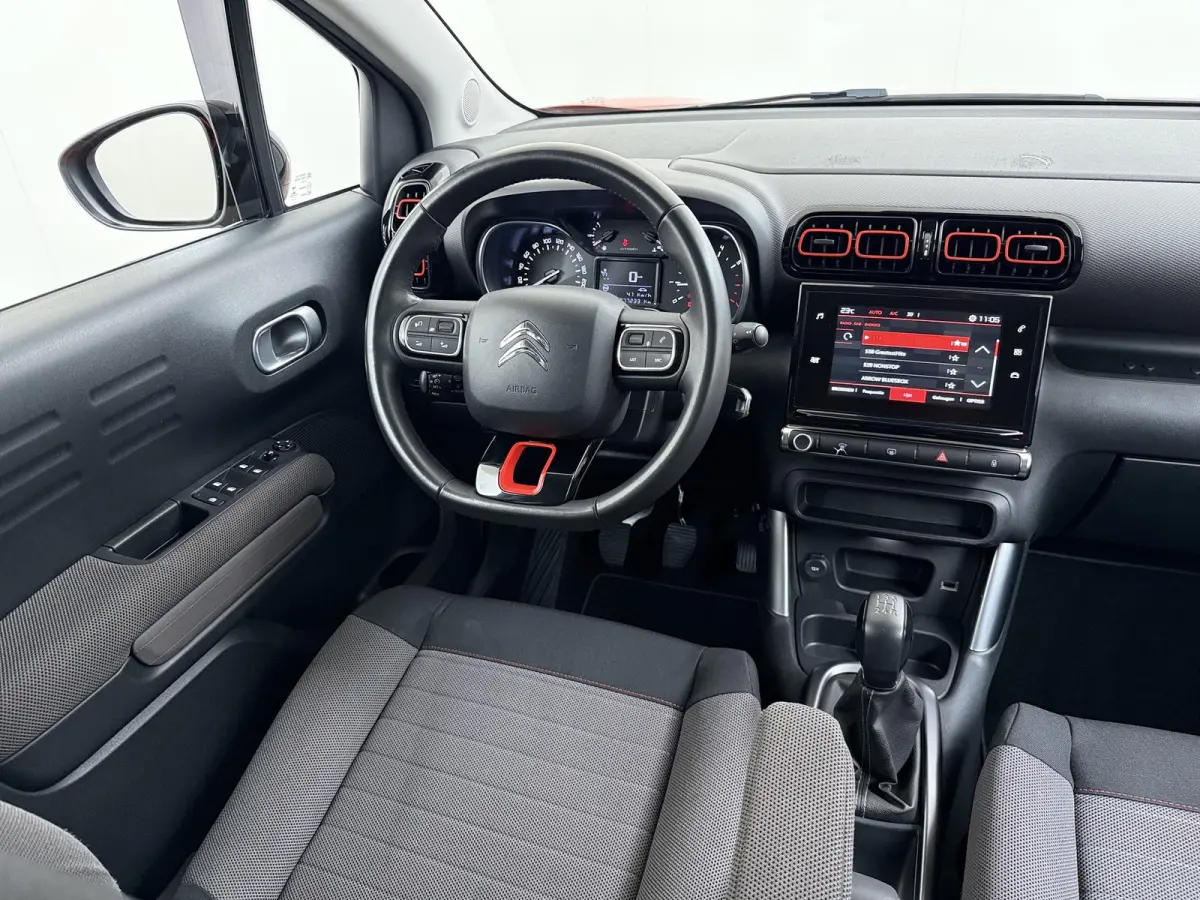 Feel 110pk | Navigatie via Apple Carplay en Android auto | Trekhaak | Airco | Lichtmetalen velgen | Cruise control