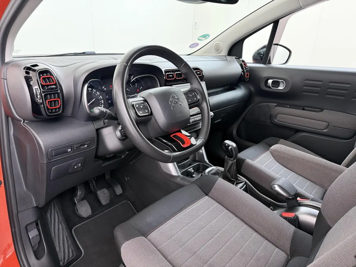 Feel 110pk | Navigatie via Apple Carplay en Android auto | Trekhaak | Airco | Lichtmetalen velgen | Cruise control