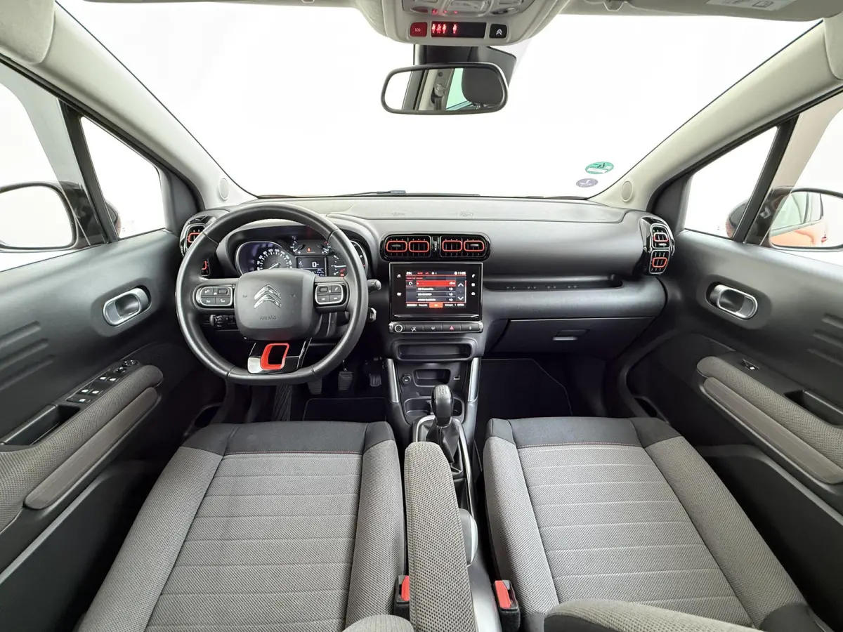 Feel 110pk | Navigatie via Apple Carplay en Android auto | Trekhaak | Airco | Lichtmetalen velgen | Cruise control