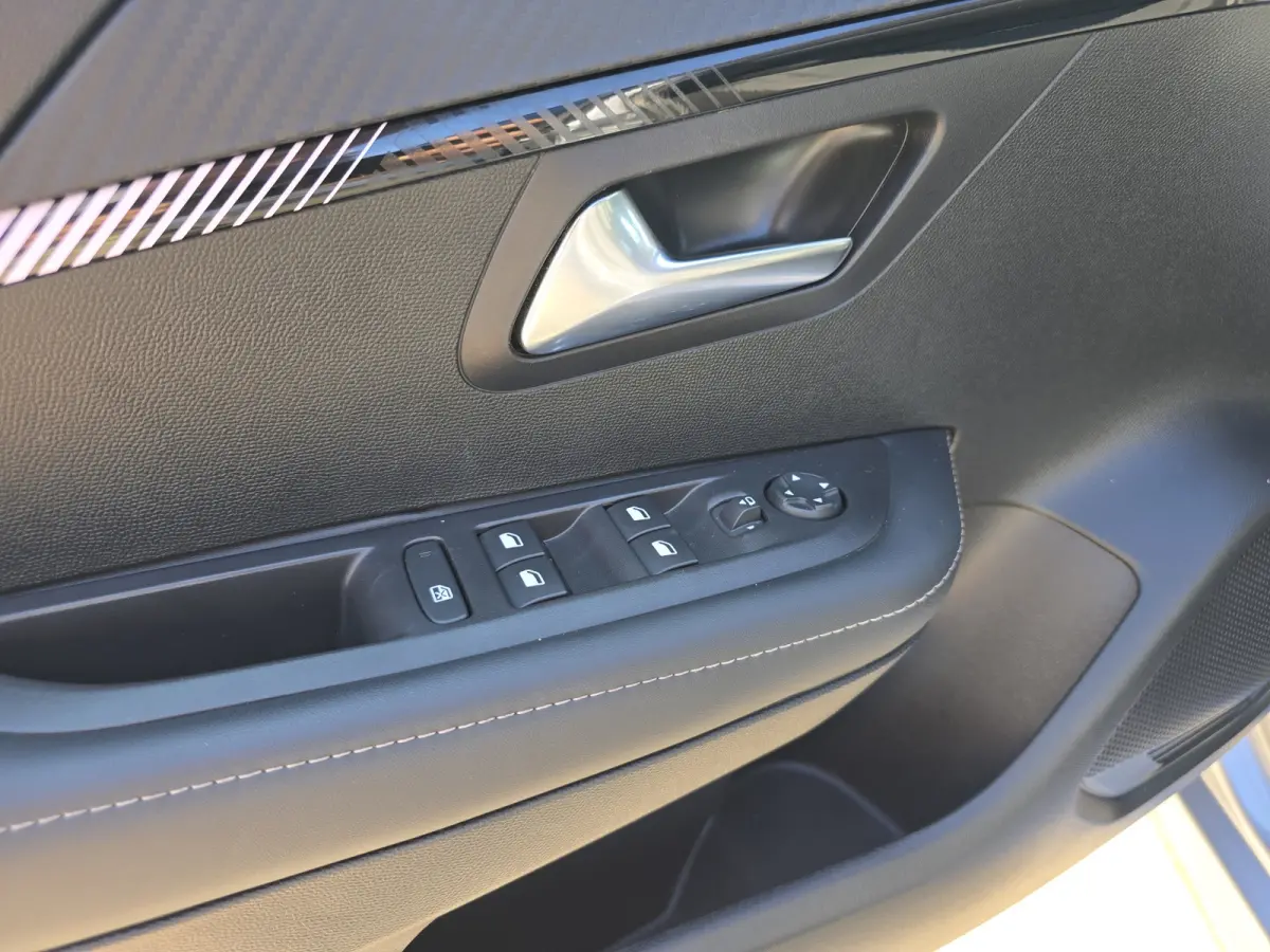 1.2 Hybrid 136 e-DCS6 Allure - 136 Pk - Climate Control - Cruise Control