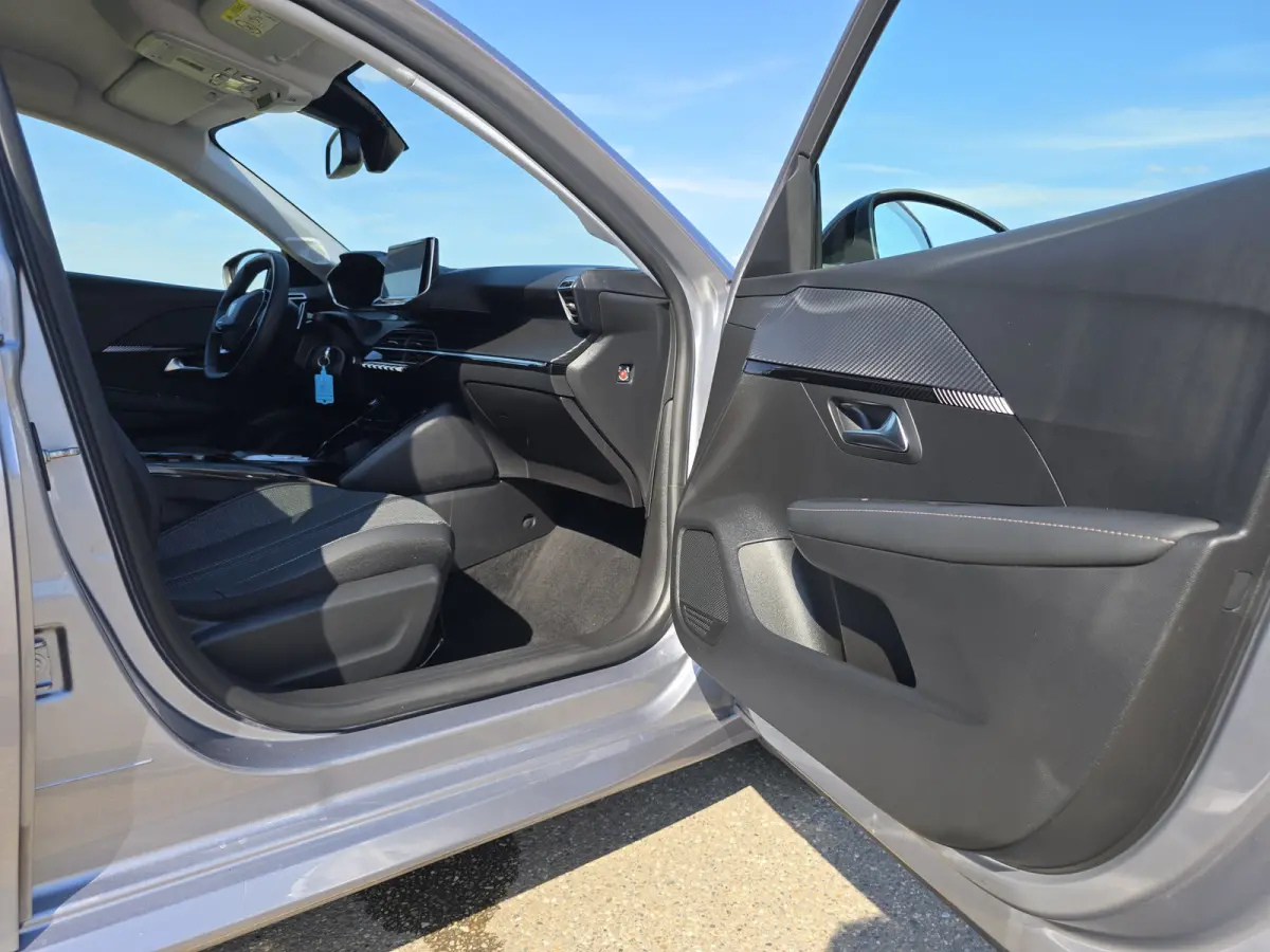 1.2 Hybrid 136 e-DCS6 Allure - 136 Pk - Climate Control - Cruise Control