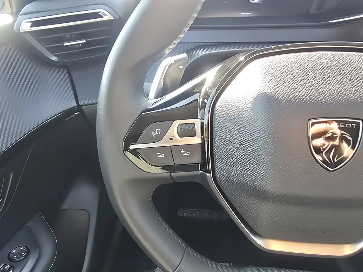 1.2 Hybrid 136 e-DCS6 Allure - 136 Pk - Climate Control - Cruise Control